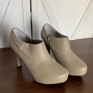 ❤️ Me Too Gray Leather Ankle Booties Comfort Heels Sz 8.5